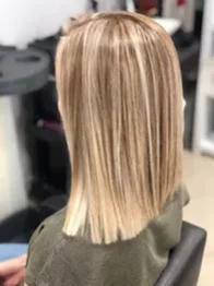 Mèches blondes sur cheveux lisses à Villefranche sur saône